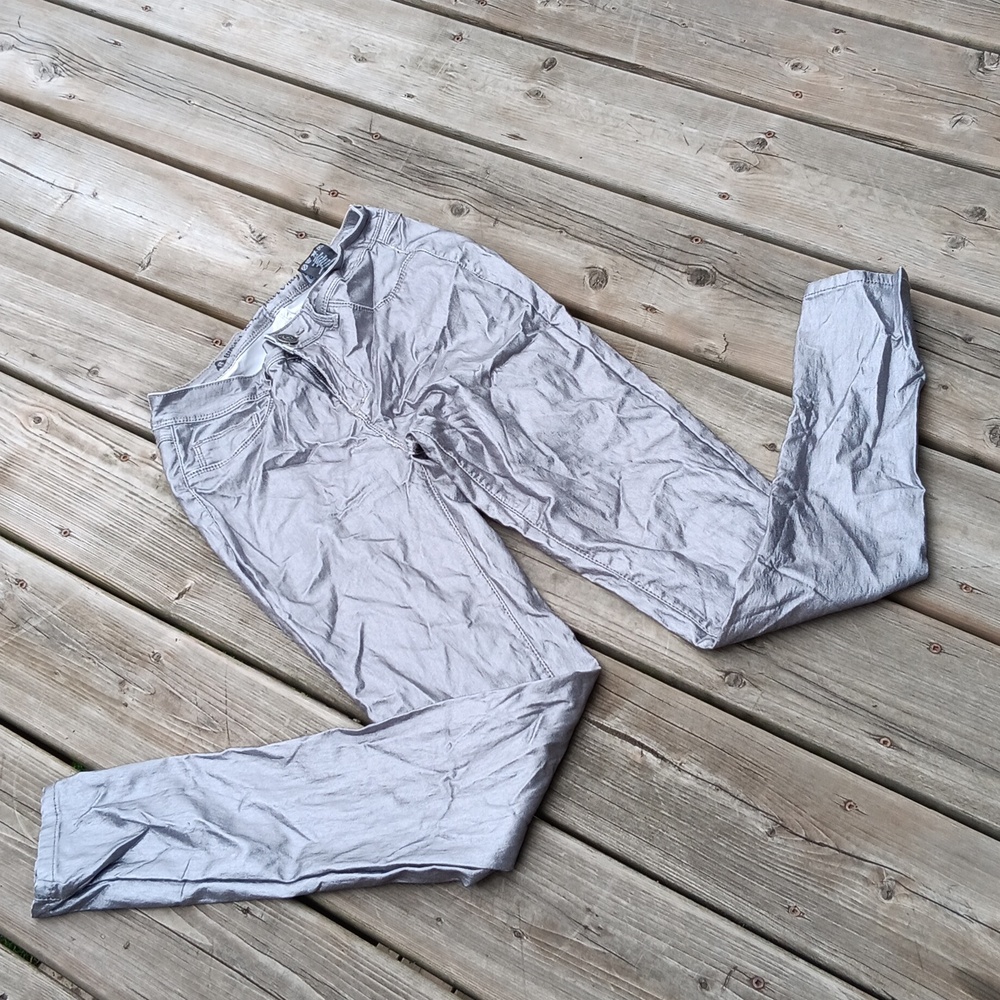Metallic‎ jeans